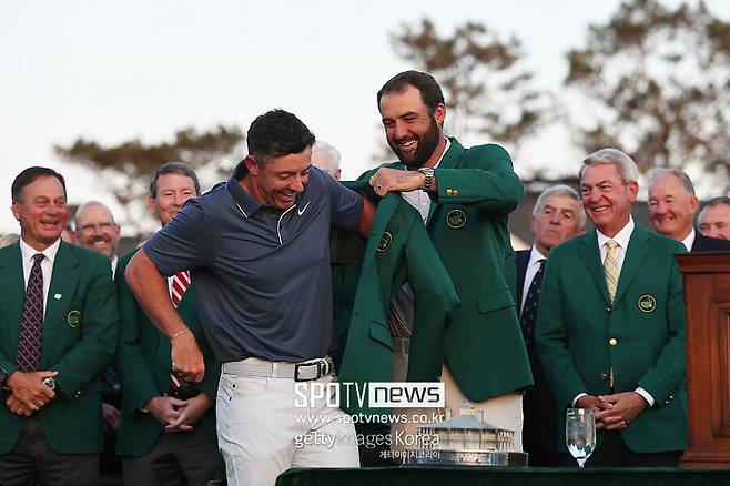 ▲ 2025년 마스터스 우승 로리 매킬로이 그린재킷 세리머니
