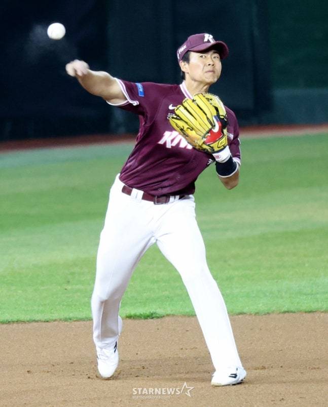 수비하는 어준서. /사진=강영조 선임기자