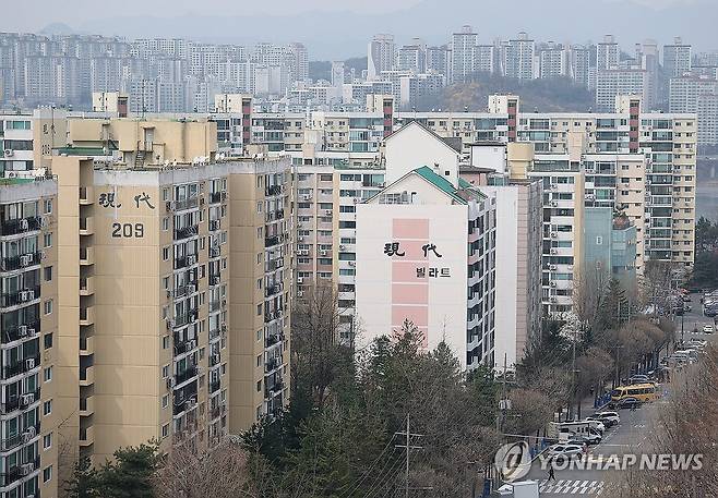 서울 아파트 단지 (서울=연합뉴스) 김성민 기자 = 지난 달 29일 서울 강남구 한 아파트 단지의 모습. 2026.3.29 ksm7976@yna.co.kr