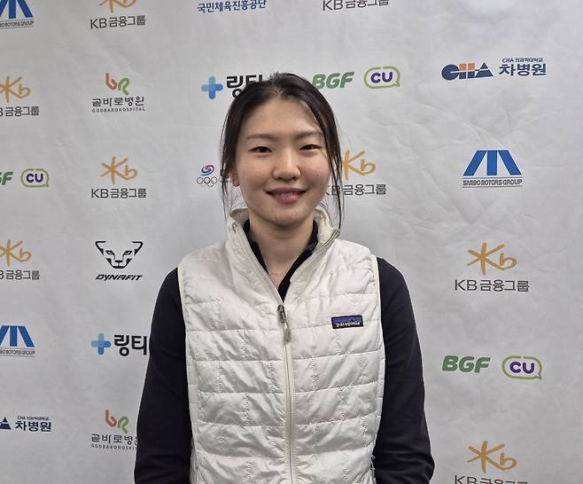 쇼트트랙 국가대표 심석희 (서울=연합뉴스) 김경윤 기자 = 쇼트트랙 국가대표 심석희가 12일 서울 양천구 목동아이스링크에서 열린 2026-2027 쇼트트랙 국가대표 선발대회에서 여자부 종합 2위를 차지한 뒤 활짝 웃고 있다. 2026.4.12. cycle@yna.co.kr