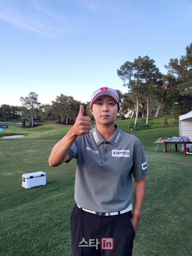 김효주가 5일(한국시간) 미국 네바다주 라스베이거스의 섀도크리크 골프클럽에서 열린 LPGA 투어 아람코 챔피언십 경기를 끝낸 뒤 이데일리와 인터뷰하면서 엄지를 세워보이고 있다. (사진=주영로 기자)