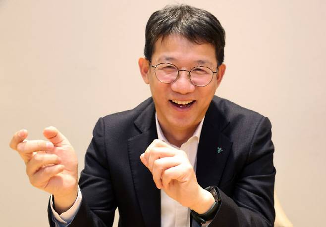 엄태성 하나은행 AI디지털혁신그룹장이 9일 이데일리와 인터뷰하고 있다. (사진=이데일리 방인권 기자)