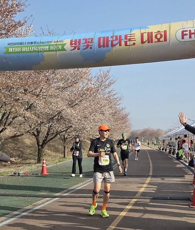 이재학 한미 회장은 서울시수의사회 마라톤 참가 60대 부문에서 1등을 차지했다. ⓒ 뉴스1 한송아 기자