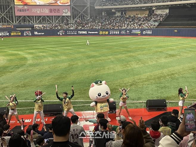 키움 히어로즈와 네이버웹툰 ‘춘배와 친구들’이 10~12일 고척스카이돔에서 열리는 롯데 자이언츠와의 맞대결에서 콜라보레이션 응원전을 펼친다. 글·사진 | 표권향 기자 gioia@sportsseoul.com