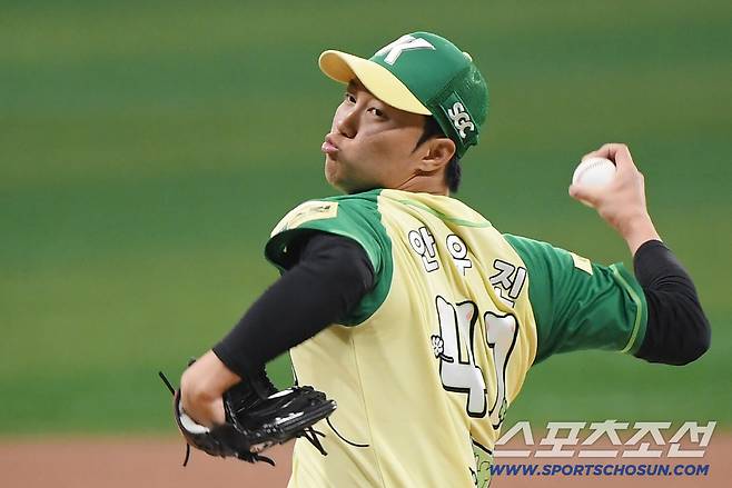 12일 서울 고척스카이돔에서 열린 롯데-키움전. 부상에서 복귀한 안우진이 선발로 등판해 투구하고 있다. 정재근 기자 cjg@sportschosun.com/2026.4.12/