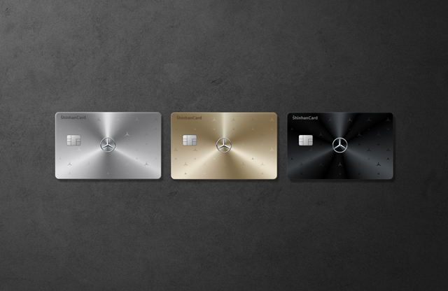 신한카드가 메르세데스-벤츠 코리아와 함께 브랜드 특화 혜택을 제공하는 상업자 표시 카드(PLCC) '메르세데스-벤츠 신한카드'를 출시했다. /신한카드