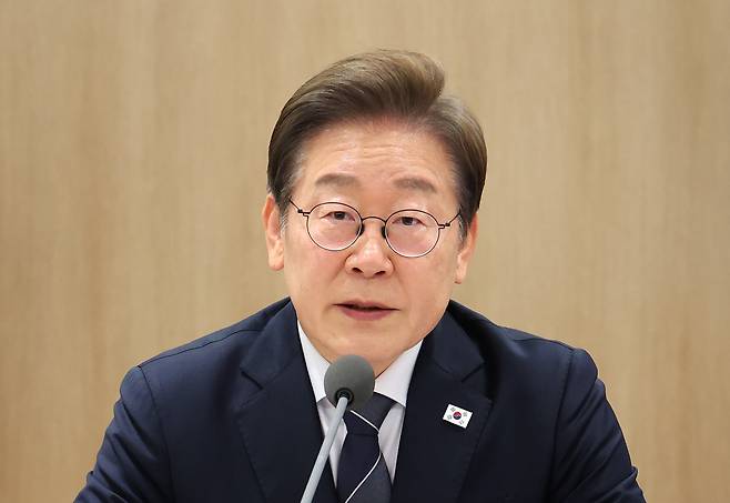 이재명 대통령이 13일 서울 용산 대통령실에서 열린 이스라엘-이란 공습관련 대통령실 안보경제 긴급점검회의를 주재하고 있다. /뉴시스