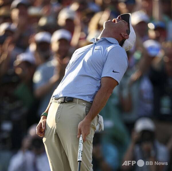 2026년 남자골프 메이저 대회 마스터스 토너먼트에 출전한 미국프로골프(PGA) 투어 멤버인 디펜딩 챔피언 로리 맥길로이(북아일랜드)가 2년 연속 우승에 성공했다. 사진은 최종라운드 18번홀에서 우승을 확정하는 모습이다. 사진제공=ⓒAFPBBNews = News1 (사진을 무단으로 사용하지 마십시오.)