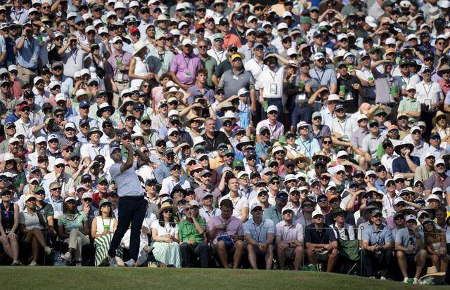 12일(현지시간) 미국 조지아주 오거스타의 오거스타 내셔널GC에서 끝난 마스터스 토너먼트에서 2위에 입상한 스코티 셰플러가 12번 홀에서 티샷을 날리고 있다. ANGC