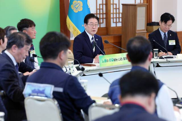 이재명 대통령이 10일 청와대에서 열린 민주노총 초청간담회에서 발언하고 있다. 연합뉴스