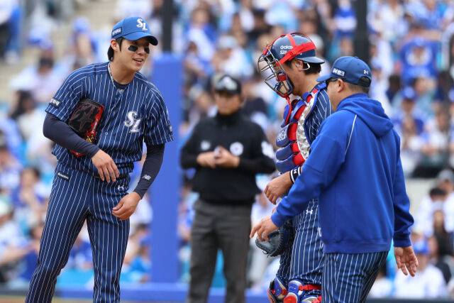 이례적으로 박진만 감독이 마운드에 올라왔다. 원태인을 향한 예우였다./삼성 라이온즈