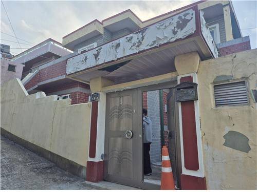 기숙사 조성 전 방치된 빈집 모습. 부산시 제공