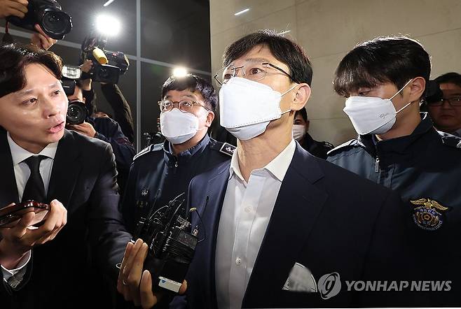 임성근 전 사단장, 특검 출석 (서울=연합뉴스) 이진욱 기자 = 임성근 전 해병대 1사단장이 31일 서울 서초구 이명현 순직해병 특별검사팀에 출석하고 있다. 2025.10.31 cityboy@yna.co.kr