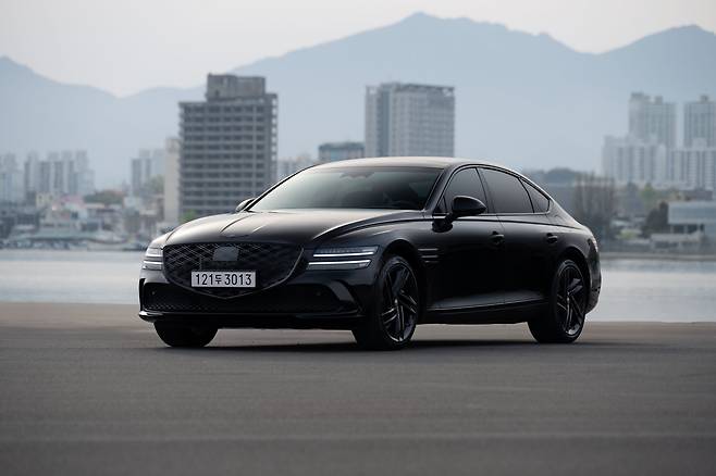 제네시스 준대형 세단 ‘G80 블랙 에디션'. 사진=제네시스