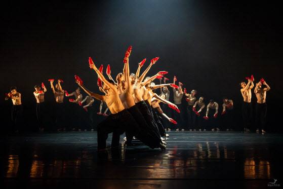무용단 알티밋 ‘공명과 신비’의 한 장면(사진=한국춤협회).