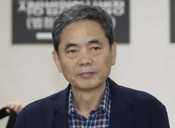 곽상도 전 의원이 지난 2024년 7월 16일 서울고법에서 열린 '대장동 뇌물 수수' 혐의 공판에 출석하고 있다. (사진=연합뉴스)