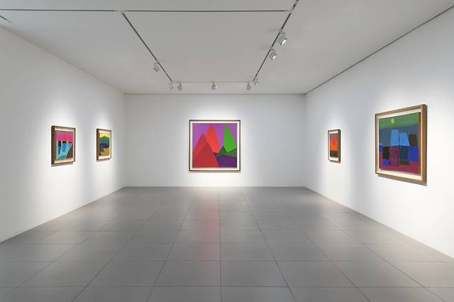 <탄생 110주년 특별전_ 유영국, 이봉상, 최영림> 전시 전경 이미지, 현대화랑, 서울, 2026_1층 (현대화랑 제공)