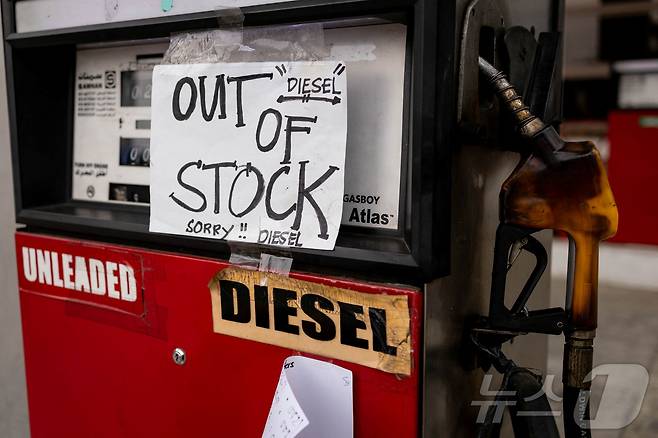 31일(현지시간) 필리핀의 한 주유소에 재고 없음 안내문이 붙었다. 2026.4.7. ⓒ 뉴스1 ⓒ 로이터=뉴스1