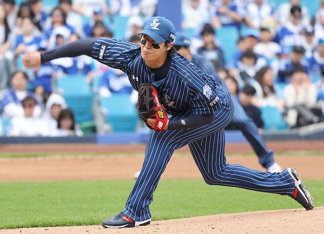 삼성 원태인이 12일 대구삼성라이온즈파크에서 열린 2026 KBO리그 정규시즌 NC전에서 역투하고 있다. 사진 | 대구=연합뉴스