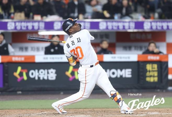 한화 페라자가 2일 대전 한화생명 볼파크에서 열린 2026 KBO리그 정규시즌 KT전서 타격하고 있다. 사진 | 한화 이글스