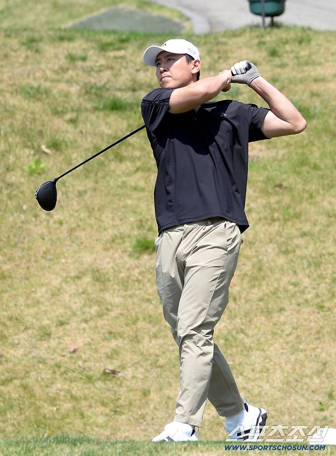 13일 용인 코리아CC에서 '2026 축구인 골프대회'가 열렸다. 티샷을 하고 있는 구자철. 용인=송정헌 기자songs@sportschosun.com/2026.04.13/