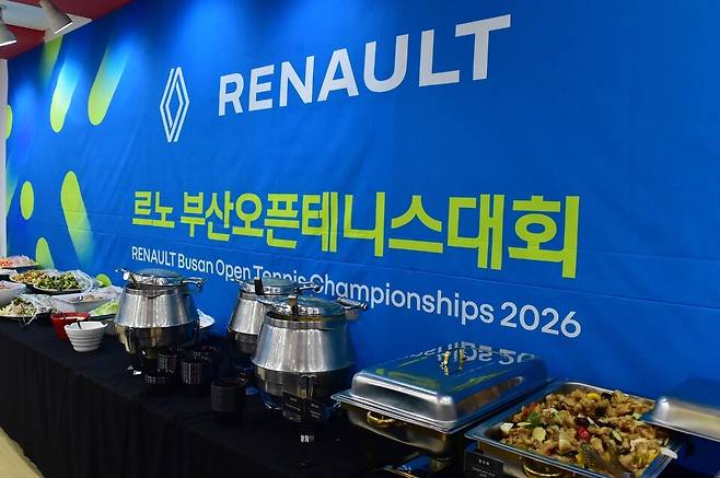 올해 가장 눈에 띄게 달라진 것은 선수 식당이다. 맛과 품질, 청결 등 모든 면에서 업그레이드 되었다.