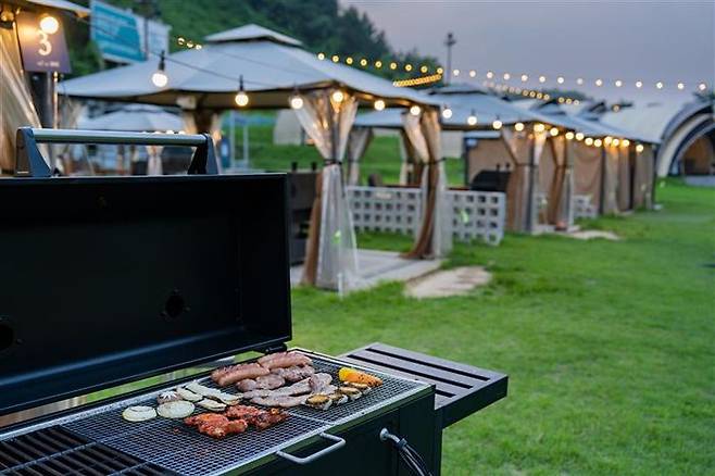 엘리시안 강촌 바비큐존의 모습. ⓒ엘리시안 강촌