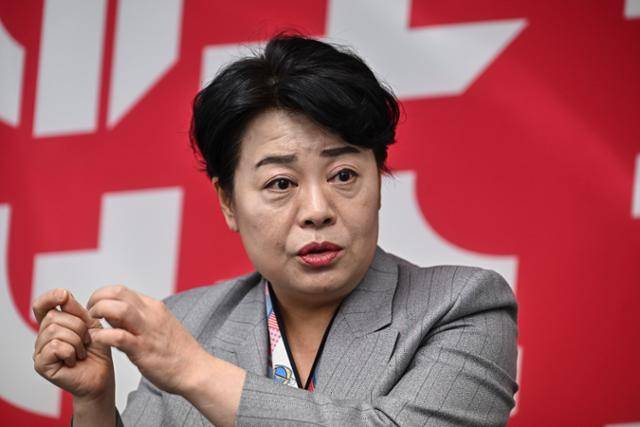 국민의힘 서울시장 예비후보인 윤희숙 전 여의도연구원장이 12일 서울 영등포구 윤희숙 직진 캠프 사무실에서 본보와 인터뷰하고 있다. 정다빈 기자