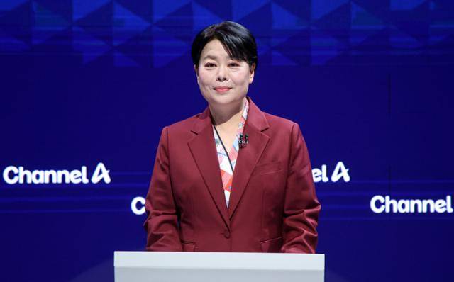 국민의힘 서울시장 예비후보인 윤희숙 전 여의도연구원장이 10일 서울 종로구 채널A 스튜디오에서 열린 서울시장 후보 제2차 TV 토론회에 참석해 있다. 뉴스1