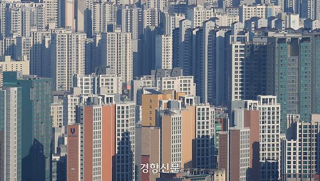 서울 중구 남산타워에서 바라본 서울 시내 아파트 단지의 모습. 정효진 기자