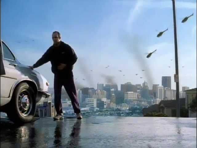 Y2K로 인한 혼란이 발생해도 묵묵히 자신의 운동 루틴을 소화한다는 나이키의 광고는 나이키만의 강력한 브랜드를 구축할 수 있게 했다. 나이키 광고 캡처