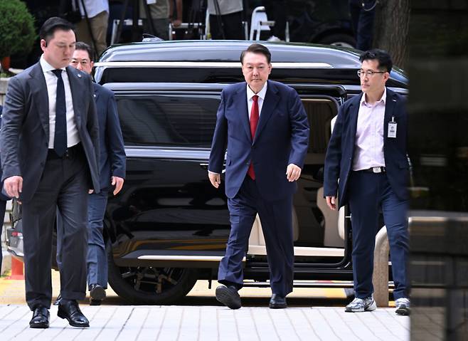 윤석열 전 대통령이 지난해 7월9일 오후 서울 서초구 서울중앙지방법원에서 열린 구속 전 피의자 심문(영장실질심사)에 출석하고 있다. /사진=뉴시스