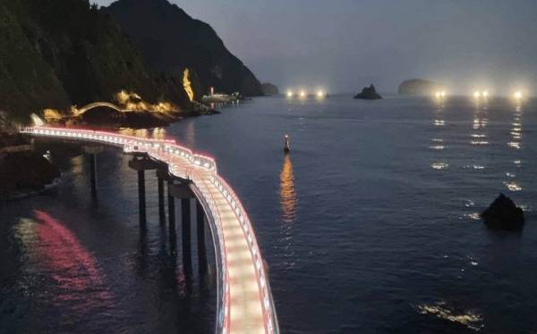 ▲ 해담길1코스의 저동 해안산책로 야경 사진 울릉군 제공