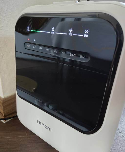 휴롬이 만든 2세대 음식물 처리기에 음식물 쓰레기를 넣고 작동을 하니 건조 과정을 시작했다. /사진=김승호 기자