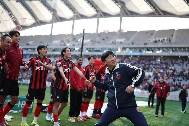 서울월드컵경기장/ K리그1/ FC서울 vs 광주FC/ 서울 김기동 감독/ 승리 세레머니/ photo by Jaehoon Jung