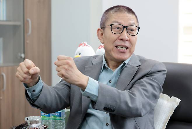 국민의힘 박형준 부산시장 후보자가 13일 서울 여의도 한 사무실에서 본지와 인터뷰를 갖고 있다. /남강호 기자