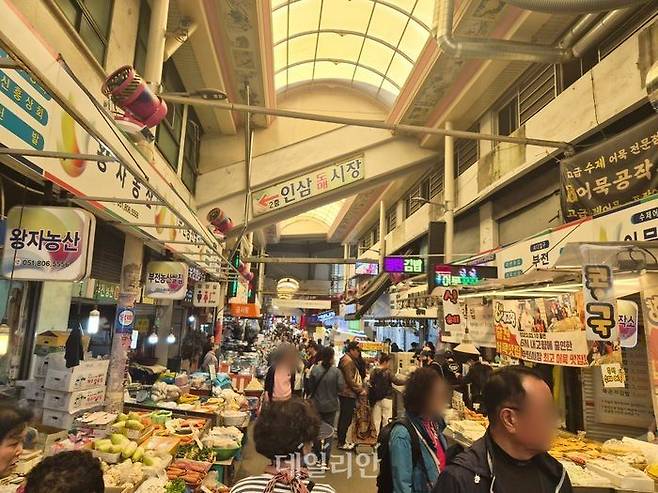 15일 오후 부산진구 부전시장에는 장을 보러 온 시민들로 가득 차 있다. ⓒ데일리안 허찬영 기자