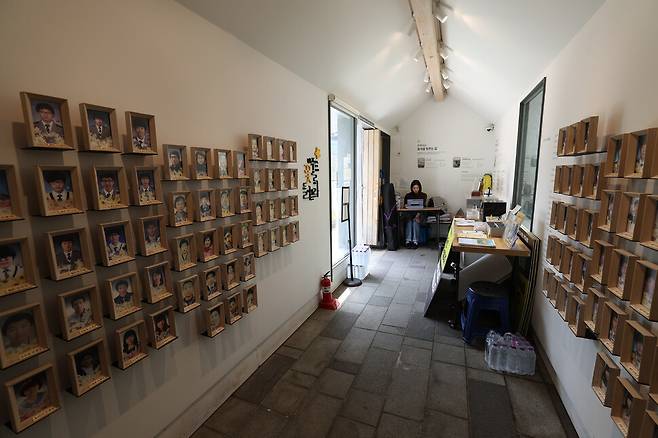 세월호 참사 12주기를 이틀 앞둔 14일 오전 서울 중구 서울시의회 앞 세월호 기억공간 ‘기억과 빛’ 내부 모습. 김정효 기자 hyopd@hani.co.kr