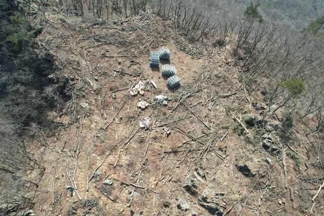 하늘에서 바라본 경북 문경새재 케이블카 상부정류장 부지 모습. 나무가 베어진 중앙에 상부정류장을 설치하기 위한 구조물이 보인다. 녹색연합 제공