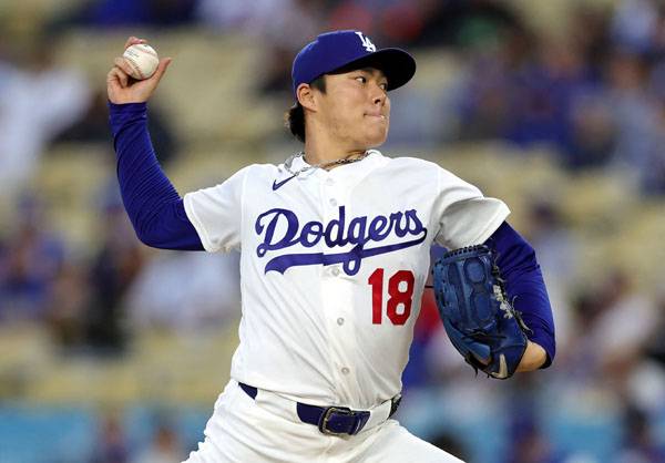 야마모토는 1회 홈런을 내준 것에 대한 아쉬움을 드러냈다. 사진= Getty Images/AFP= 연합뉴스 제공