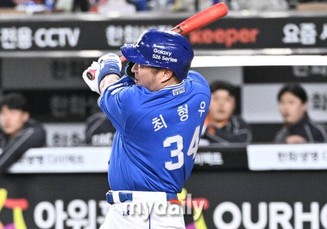 14일 오후 대전 한화생명볼파크에서 진행된 '2026 프로야구 KBO리그' 한화이글스와 삼성 라이온즈의 경기. 삼성 최형우가 7회초 무사 1루서 안타를 치고 있다./마이데일리