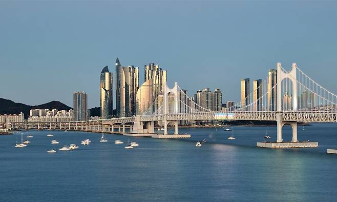 부산 광안대교 전경. 부산시 제공