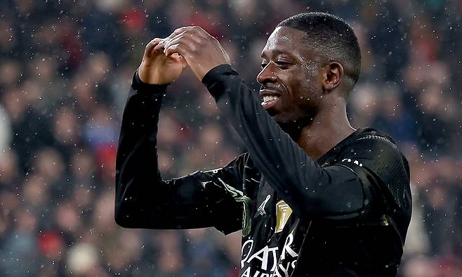 파리 생제르맹의 우스만 뎀벨레가 15일 영국 리버풀의 안필드에서 열린 리버풀과의 2025∼2026 유럽축구연맹 챔피언스리그 8강 2차전에서 쐐기골을 넣은 뒤 세리머니를 하고 있다. 리버풀=EPA연합뉴스