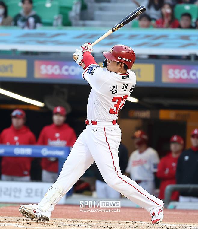 ▲ 15일 인천 두산전에서 선발 4번 타자로 출전하는 김재환 ⓒ곽혜미 기자