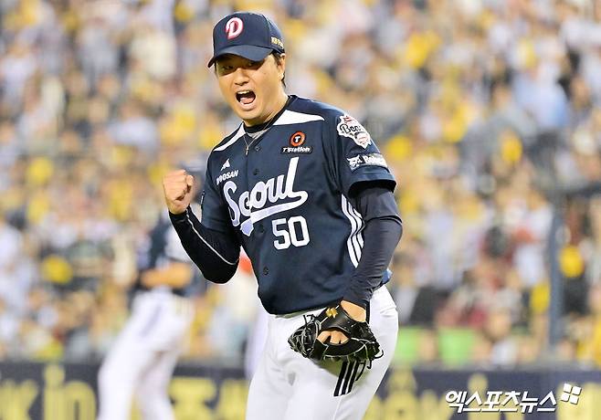 두산 베어스 투수 이영하가 선발 복귀전에서 고질적인 제구 난조 속에 아쉬움을 남겼다. 이영하는 15일 인천 SSG랜더스필드에서 열린 2026 신한 SOL뱅크 KBO리그 SSG 랜더스전에 선발 등판해 3이닝 5피안타 7탈삼진 3볼넷 3실점을 기록했다. 1회부터 불안한 흐름을 보였다. 이영하는 1회말 선두타자 박성한에게 스트레이트 볼넷을 내준 뒤 최정에게 좌익선상 2루타를 맞아 1사 2, 3루 위기에 처했다. 이영하는 김재환을 루킹 삼진으로 잡고 한숨을 돌렸다. 하지만, 이영하는 고명준에게 비거리 130m짜리 좌월 3점 홈런을 맞고 선제 실점을 허용했다. 3회에도 기예르모 에레디아에 안타를 맞고 폭투까지 허용하는 등 불안했다. 엑스포츠뉴스DB