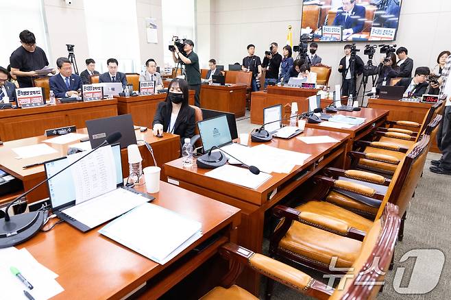 16일 서울 여의도 국회에서 열린 윤석열 정권 정치검찰 조작기소 의혹 사건 진상규명 국정조사특별위원회 대장동·김용 전 민주연구원 부원장·위례신도시 조작기소 의혹 사건 청문회에서 국민의힘 위원들의 빈자리가 보이고 있다. 2026.4.16 ⓒ 뉴스1 이승배 기자