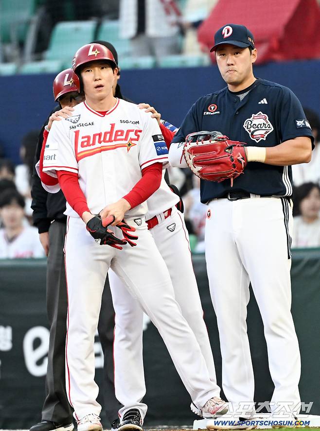 15일 인천SSG랜더스필드에서 열린 SSG와 두산의 경기. SSG 박성한이 숨을 고르고 있다. 인천=박재만 기자 pjm@sportschosun.com/2026.04.15/