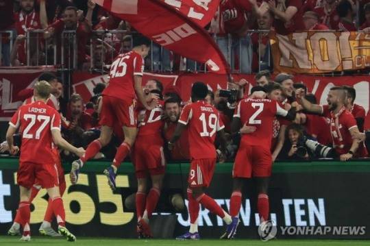 기뻐하는 뮌헨 선수들 / 사진=연합뉴스