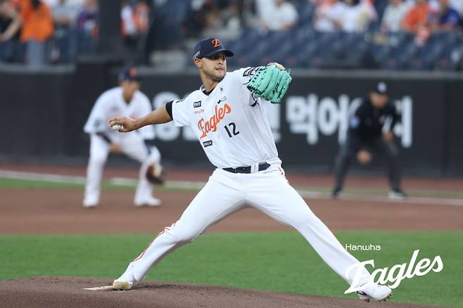 지난 14일 삼성 라이온즈전에서 ⅓이닝 7실점으로 무너진 한화 이글스 외국인 투수 윌켈 에르난데스. 사진 한화 이글스