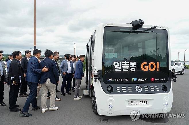 자율주행버스 '일출봉 GO!' 시승식 [제주도 제공. 재판매 및 DB 금지 atoz@yna.co.kr